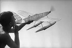 Michail Grigorjevič Prechněr: Mladý letecký modelář. Sovětský svaz. Fotografie pro časopis SSSR na strojke pro rok 1935