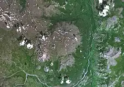 Sopka Malyj Pajalpan na satelitním snímku NASA