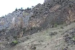 Garbi-gala, středověká signální věž u úpatí skalní stěny na severním okraji obce Mocaroj.