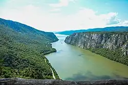 Ciucarul Mare a Veliký Kazan z vyhlídky Ploče