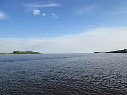 V místě výtoku řeky z jezera