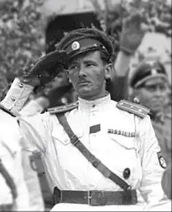 Sacharov ve stejnokroji 1. gardové brigády ROA. Fotografie pochází ze dne 22. června 1943 z přehlídky brigády