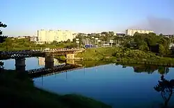 Krasnogorský rajón s Bajnovským mostem v popředí