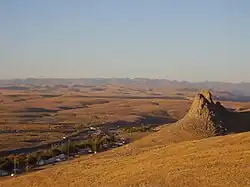 Pohled na pohoří od města Kentau