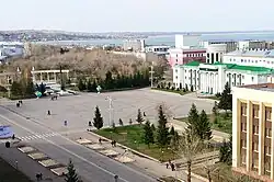 Náměstí Ablaj-chána, v pozadí jezero Kopa