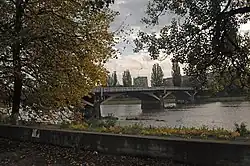 Pohled na most ze Studentského nábřeží