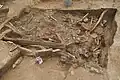 Masový hrob odkrytý v areálu ostrohu