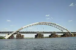 Výstavba oblouku po odstranění podpůrných konstrukcí, 2019