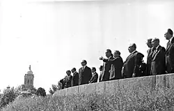 Americký prezident Richard Nixon na nejvyšším bodě (200 m) svahů Dněpru v roce 1972.