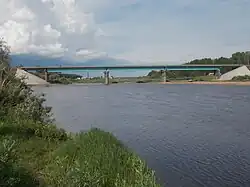 Most přes řeku u města Velsk