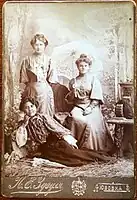 Portrétní fotografie ze studia Pavla E. Zuzuly