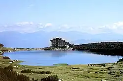 Jezero a horská chata Bezbog