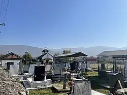 Kostel s vesnickým hřbitovem