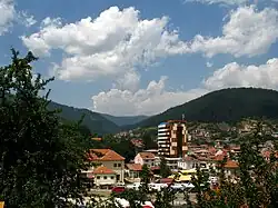 Pohled na město z okolních kopců