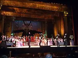 Interiér divadla, opera Madam Butterfly