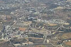 Letecký snímek Bejt El, kde sídlí civilní správa