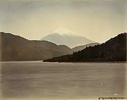 Hora Fuji od jezera Aši, 1890–1900