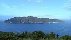 Výhled na ostrov Kinkazan z polostrova Ošika