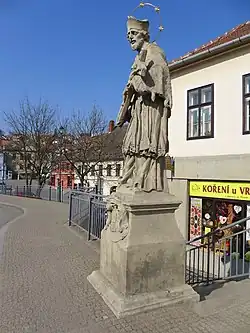 01 Třebíč - Socha sv. Jana Nepomuckého.JPG