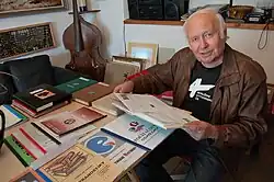 Stanislav Příhoda se svými literárními pracemi, foto: Jan Kulík, 2010