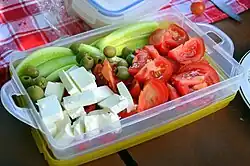 Feta sýr s olivami a zeleninou