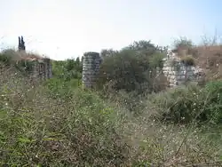 Zbytky železničního mostu přes Nachal Bejt Arif