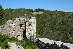 pohled z Château d'Aguilar směrem na masiv Corbières