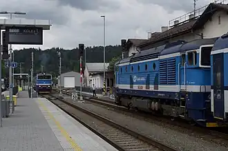 Křižování dálkových vlaků ve stanici Hanušovice