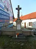 11 - Kříž za křižovatkou v ul. Nivnická.jpg