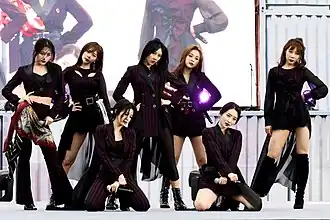 Dreamcatcher v roce 2019 Zleva doprava: Siyeon, JiU, Dami, Yoohyeon, Gahyeon, SuA and Handong