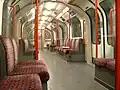 Interiér vozů linky Central Line z roku 1992