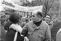 Jacek Kuroń při demonstraci v roce 1989