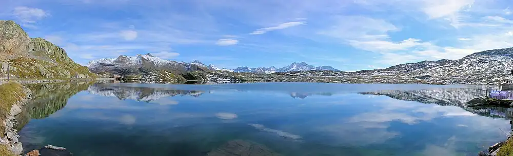 Jezero Totesee na vrcholu průsmyku
