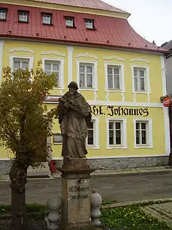 Bývalá fara v Loučné.