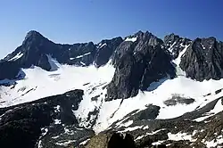 Mount Sill vlevo, pod vrcholem ledovec Palisade Glacier