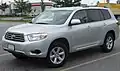 Stříbrná Toyota Highlander v roce 2008
