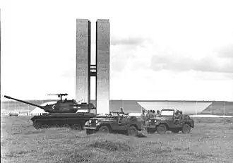 Brazilská armáda před Národním kongresem v Brasílii (1964)