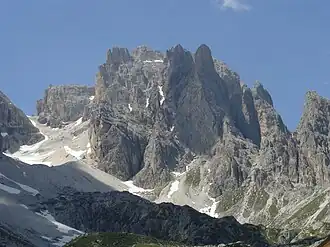 Croda Rossa di Sesto (jižní strana) s údolím Poper a soutěskou Sentinella (vlevo)