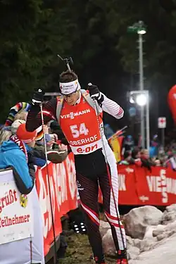 Julian Eberhard během stíhacího závodu v německém Oberhofu v lednu 2014