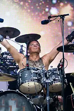 Christoph Schneider na koncertě Rammstein v roce 2015