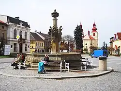 2016-04-15 Kašna na Husově náměstí ve Vamberku.JPG