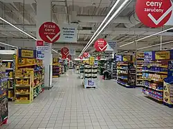 Interiér hypermarketu Tesco Extra