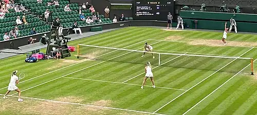 Podávající Strýcová a Mertensová na příjmu