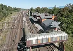 Pohled na staniční budovu