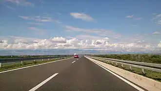 Silnice nedaleko vesnice Zemunik Donji