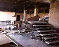 Zdemolované foyer se schodištěm v roce 2010