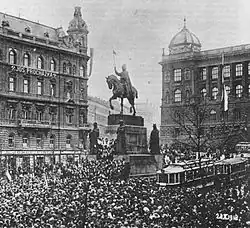 Manifestace na Václavském náměstí v Praze u příležitosti vzniku Československa 28. října 1918