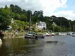 Přístav v Pont-Avenu na řece Aven