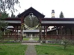 Loubí, hlavní brána