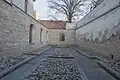 Zahrada vzpomínek u Staré synagogy v Plzni s kameny obsahujícími jména všech plzeňských obětí holocaustu